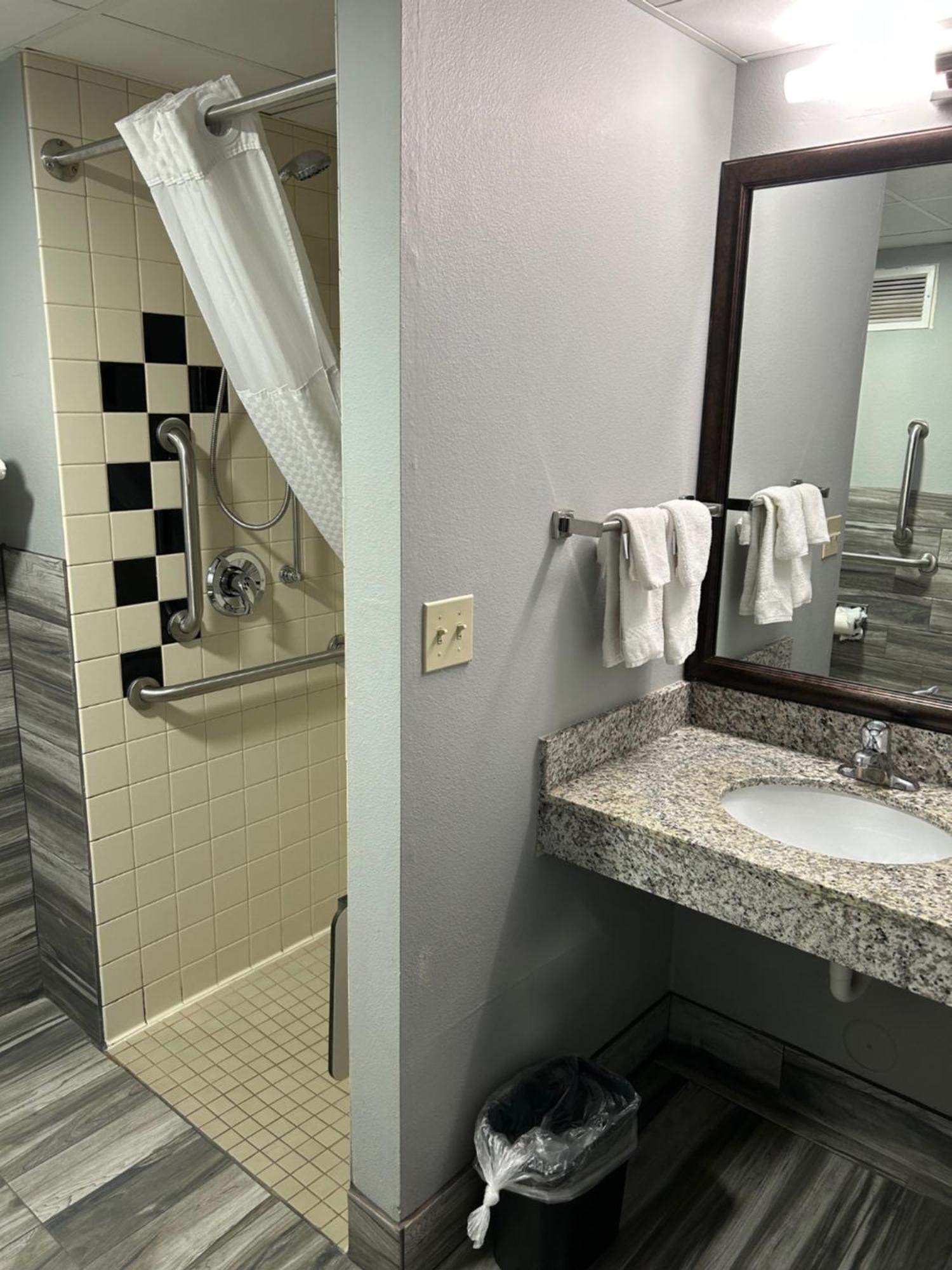 Americinn By Wyndham Ottumwa Eksteriør bilde